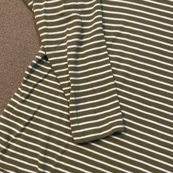 Isaac Mizrahi Olive Green and White Stripe 3/4 Sleeve Top Size 2X (TD) - Picture 4 of 4